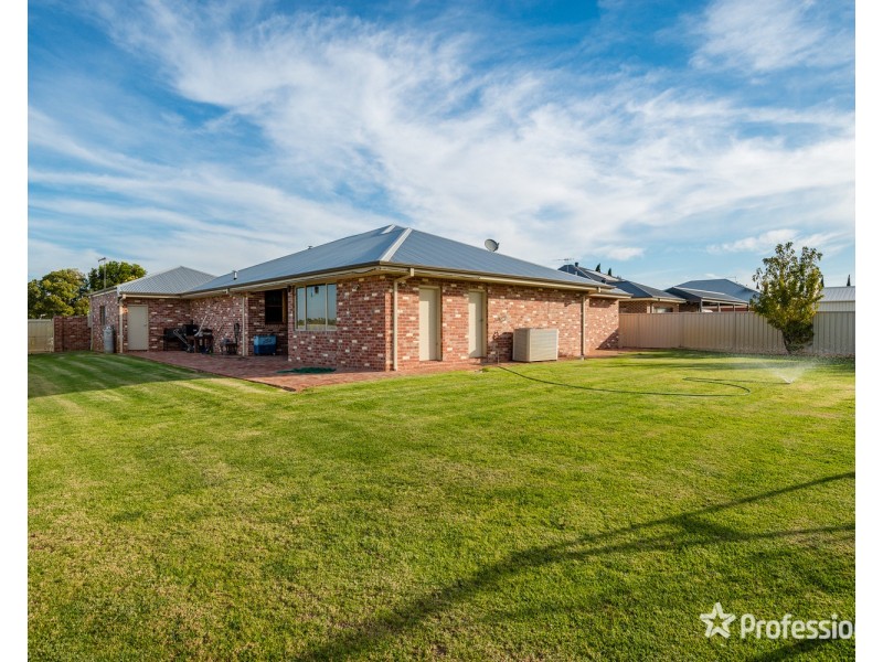 13 Summer Drive, Buronga NSW 2739