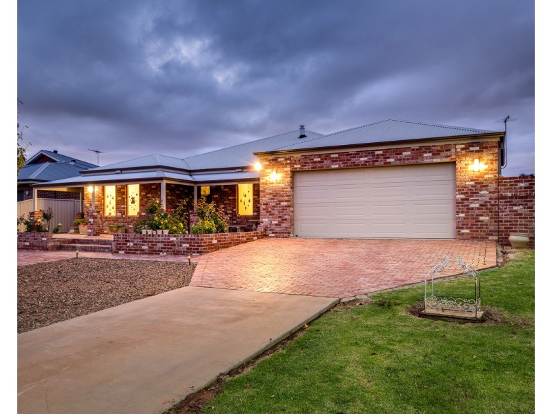 13 Summer Drive, Buronga NSW 2739