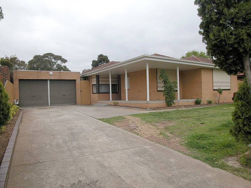 17 Malua Crescent, Mill Park VIC 3082