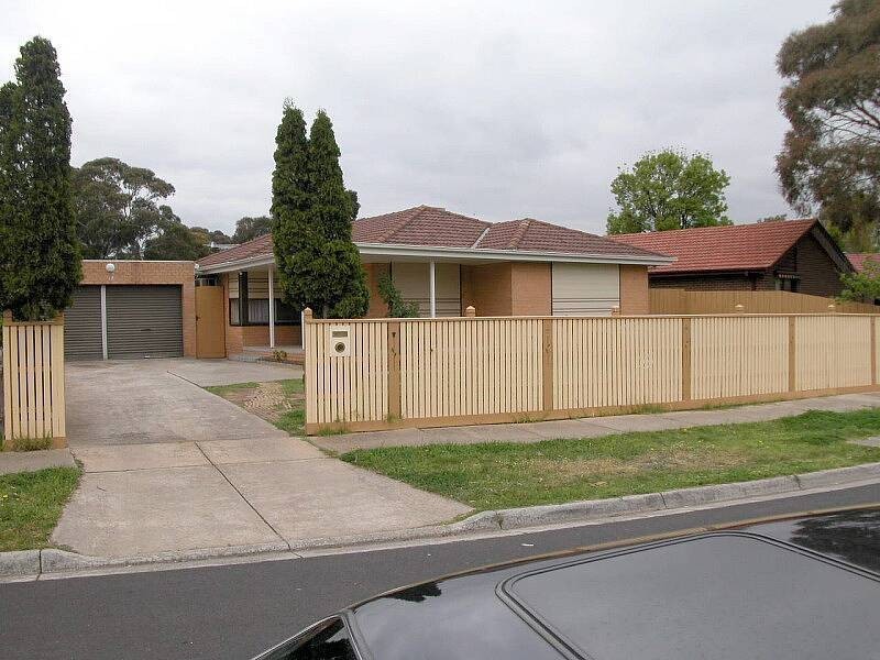 17 Malua Crescent, Mill Park VIC 3082