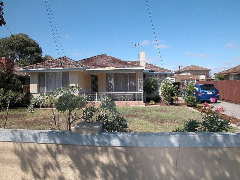 19 Kirwan Avenue, Lalor VIC 3075