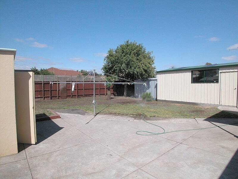 19 Kirwan Avenue, Lalor VIC 3075