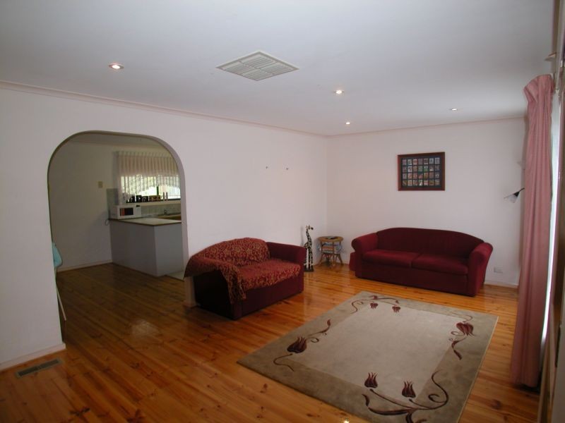 13 Golflinks Drive, Mill Park VIC 3082
