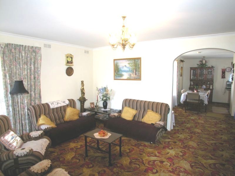 28 Buckmaster Drive, Mill Park VIC 3082