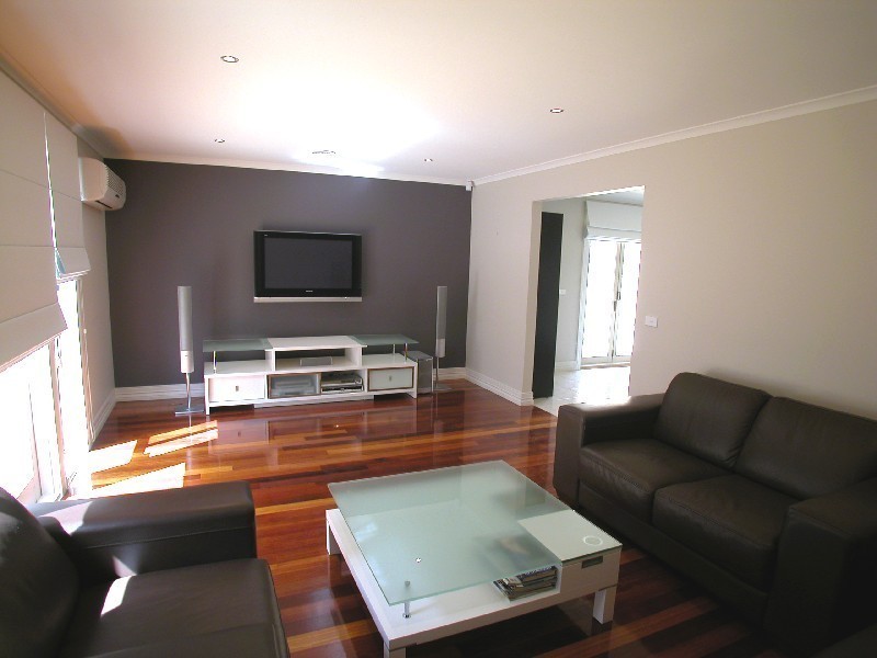 19 Tennyson Circuit, Mill Park VIC 3082