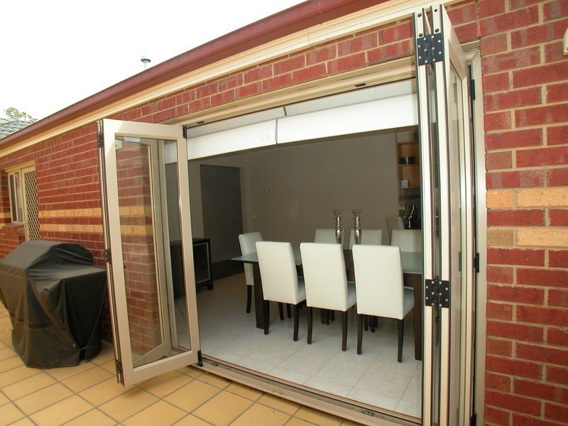 19 Tennyson Circuit, Mill Park VIC 3082