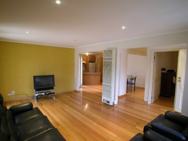 2/3 Hobson Crescent, Mill Park VIC 3082