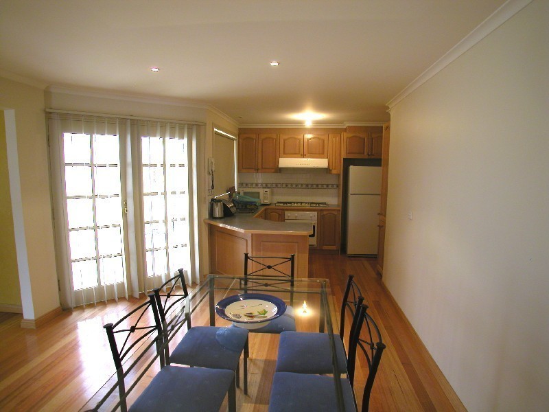 2/3 Hobson Crescent, Mill Park VIC 3082