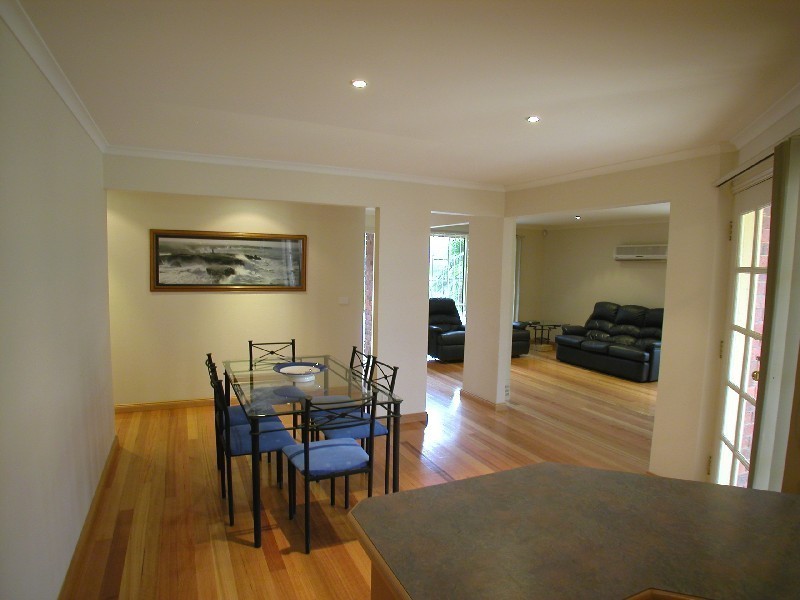 2/3 Hobson Crescent, Mill Park VIC 3082