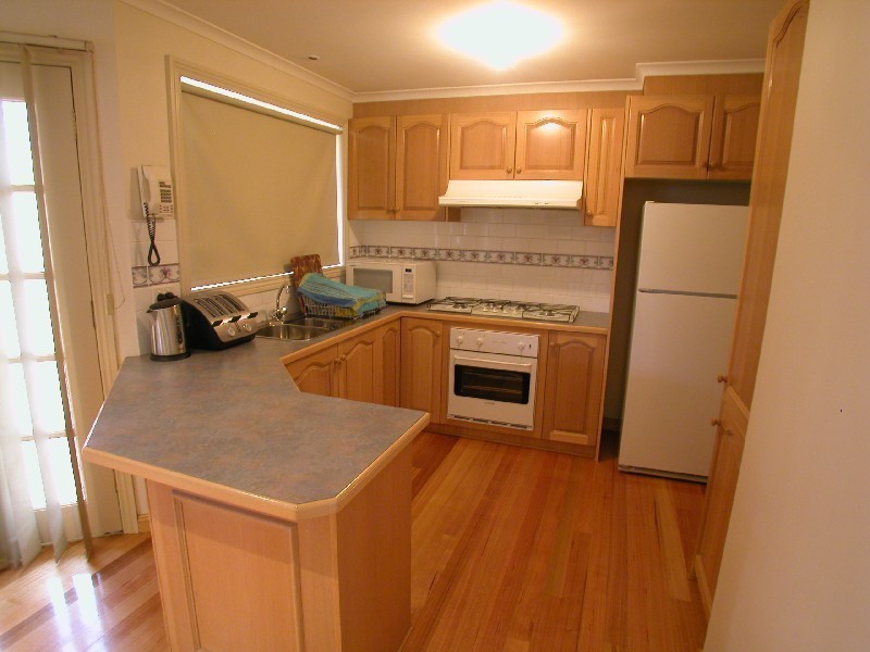 2/3 Hobson Crescent, Mill Park VIC 3082