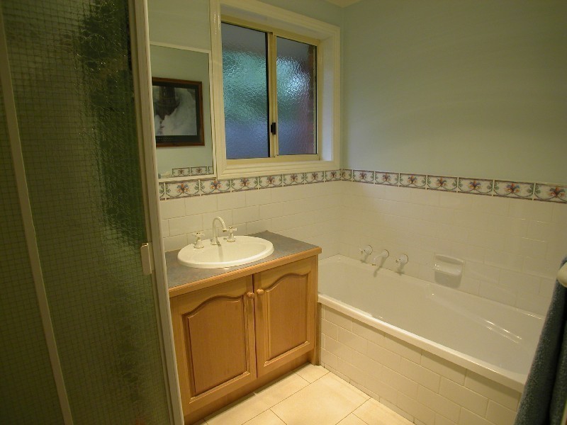 2/3 Hobson Crescent, Mill Park VIC 3082