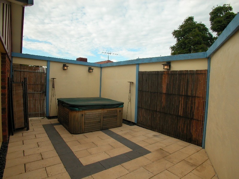 2/3 Hobson Crescent, Mill Park VIC 3082