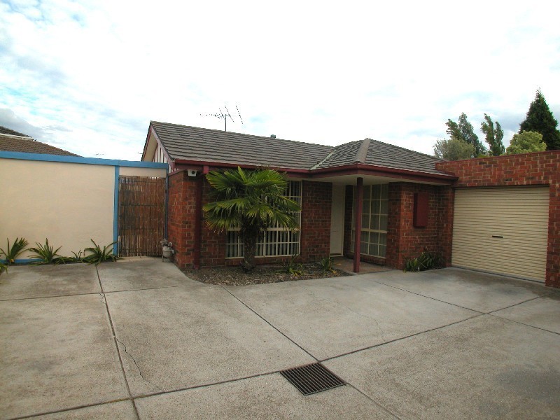 2/3 Hobson Crescent, Mill Park VIC 3082