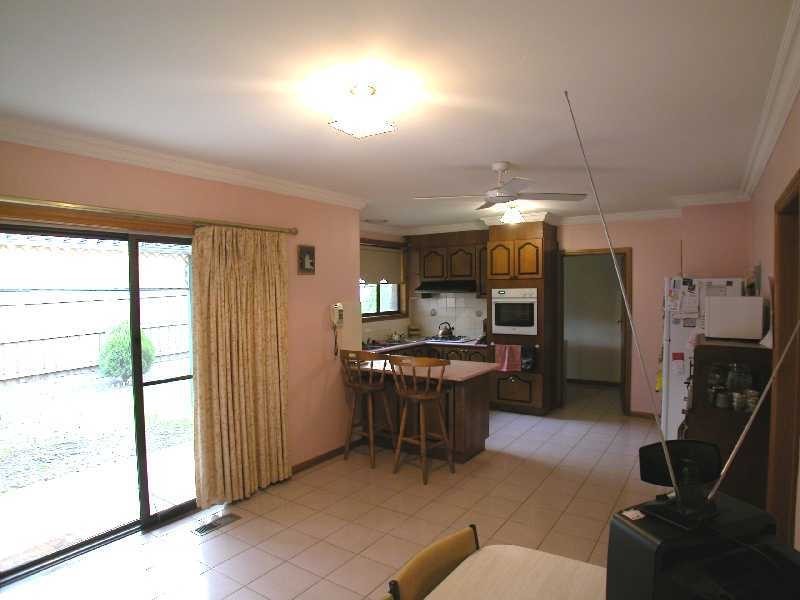 50 Kingston Town Crescent, Mill Park VIC 3082