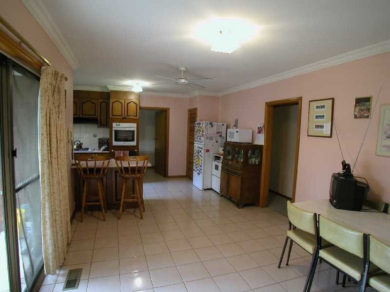 50 Kingston Town Crescent, Mill Park VIC 3082