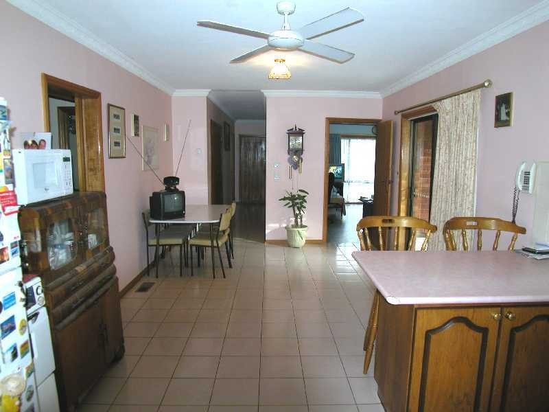 50 Kingston Town Crescent, Mill Park VIC 3082