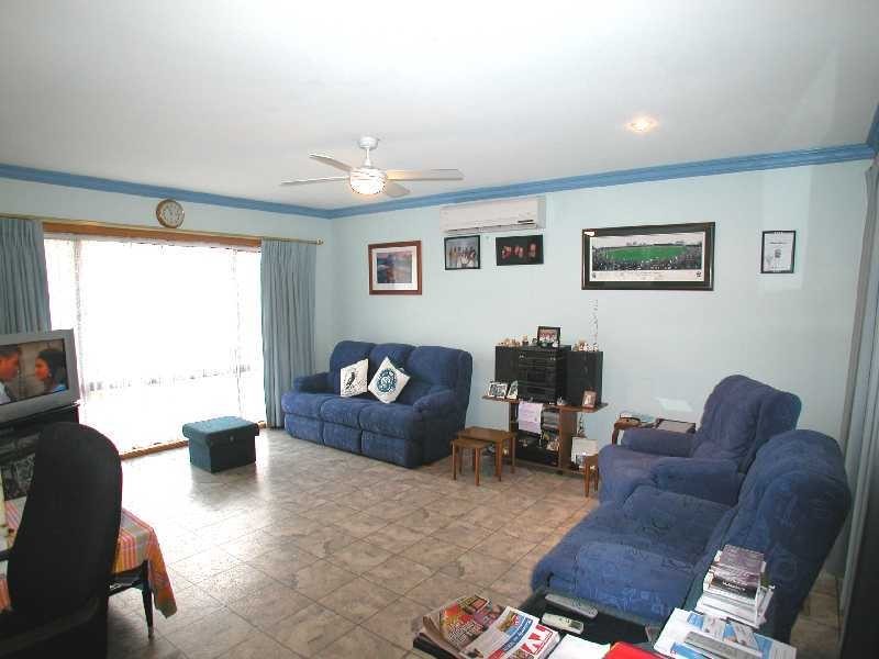 50 Kingston Town Crescent, Mill Park VIC 3082