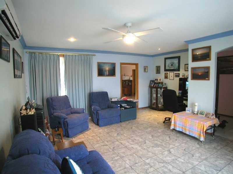 50 Kingston Town Crescent, Mill Park VIC 3082