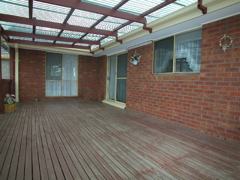 2 Manuka Court, Mill Park VIC 3082