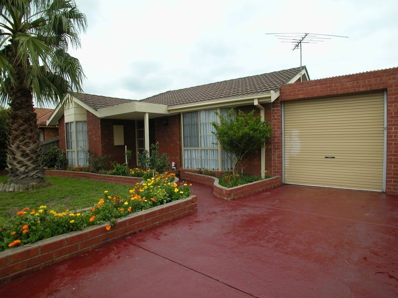 2 Manuka Court, Mill Park VIC 3082