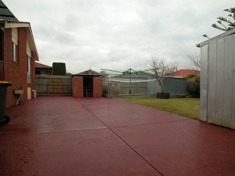 2 Manuka Court, Mill Park VIC 3082