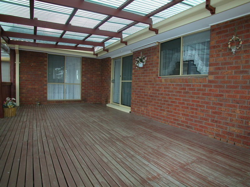 2 Manuka Court, Mill Park VIC 3082