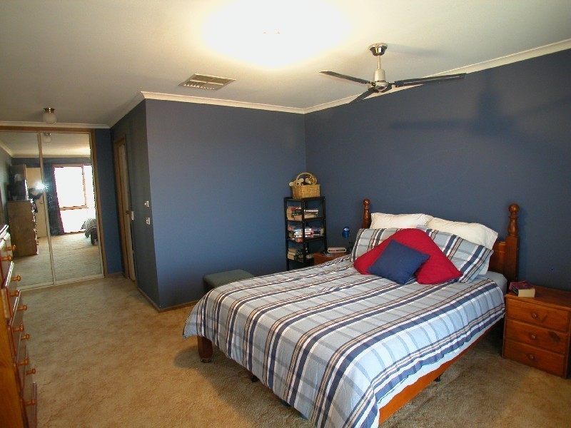 20 Horseshoe Crescent, Epping VIC 3076