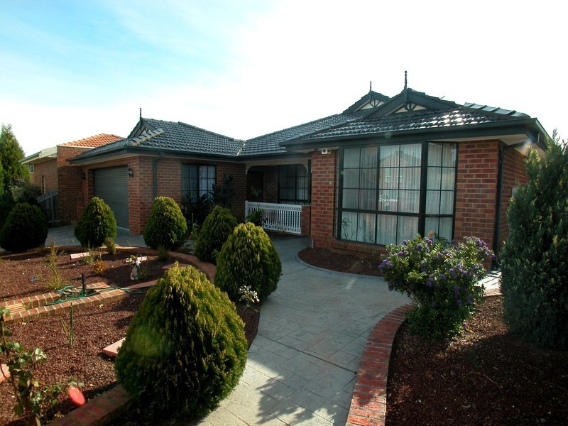 20 Ester Drive, Mill Park VIC 3082