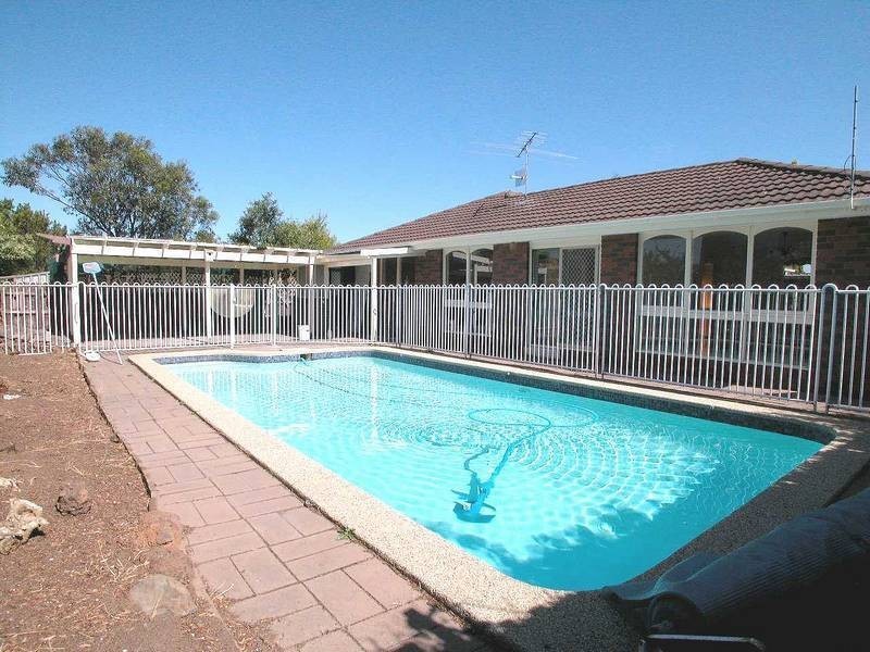 5 Hurlstone Crescent, Mill Park VIC 3082