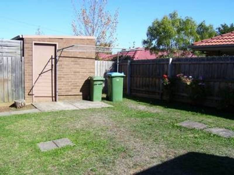 2/16 Louisa Street, Croydon VIC 3136