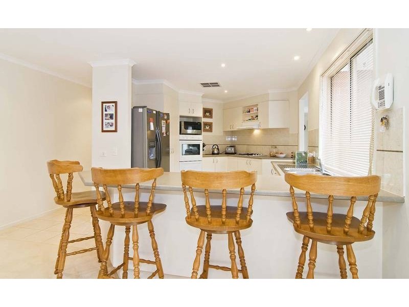 15 Natanya Way, Kilsyth VIC 3137