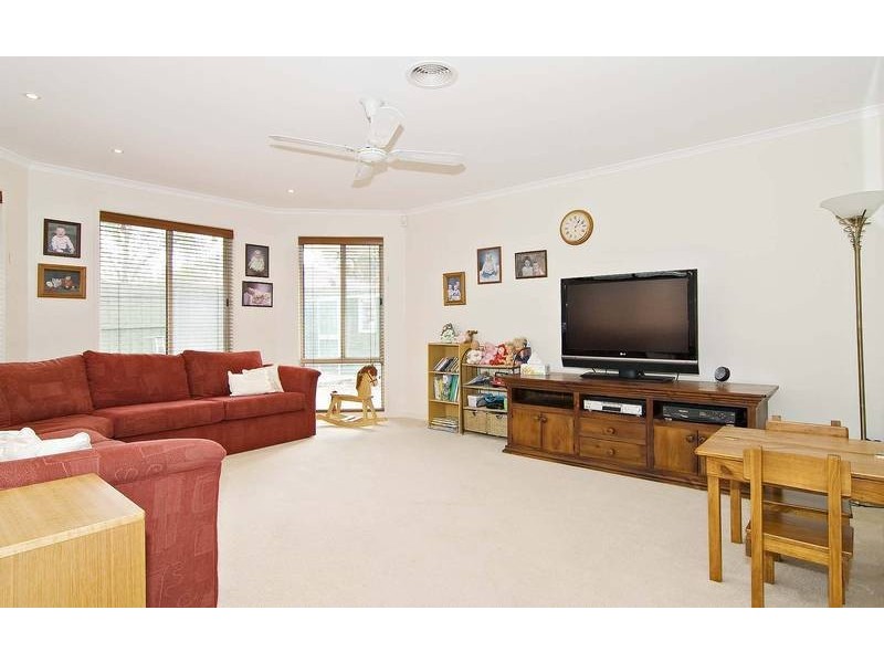 15 Natanya Way, Kilsyth VIC 3137