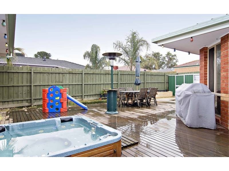 15 Natanya Way, Kilsyth VIC 3137