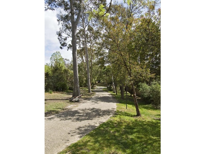 4 Douglas Parade, Croydon VIC 3136
