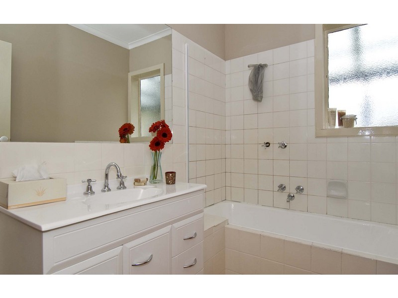1/60 Blazey Road, Croydon South VIC 3136