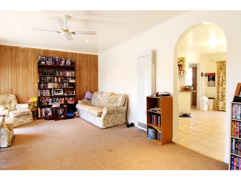 24 Belinda Close, Kilsyth VIC 3137