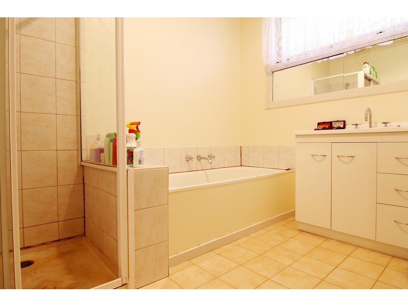 24 Belinda Close, Kilsyth VIC 3137