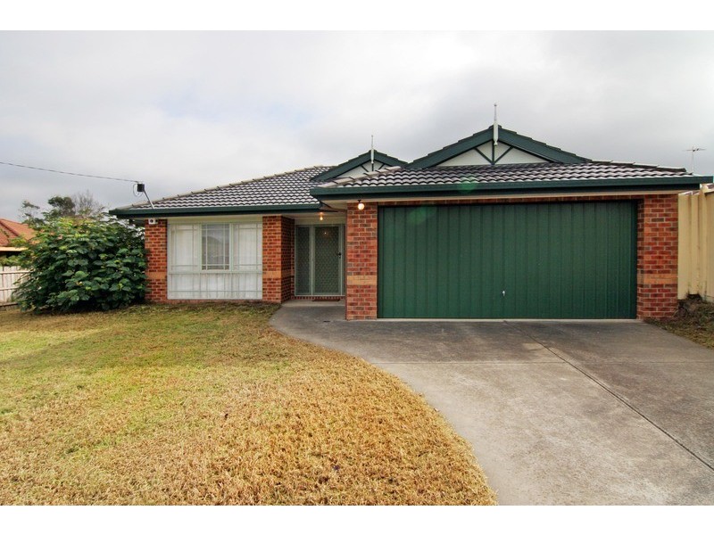 32 Barker Drive, Mooroolbark VIC 3138