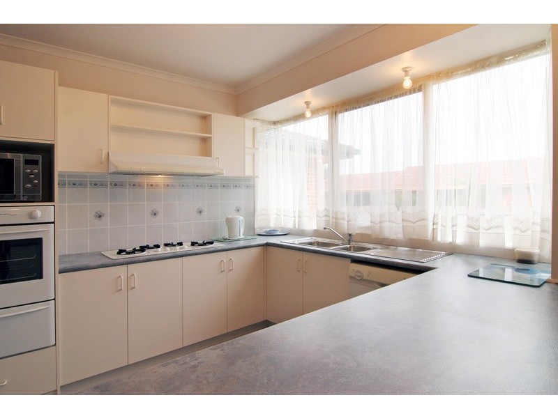 32 Barker Drive, Mooroolbark VIC 3138