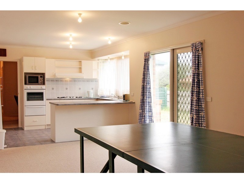 32 Barker Drive, Mooroolbark VIC 3138