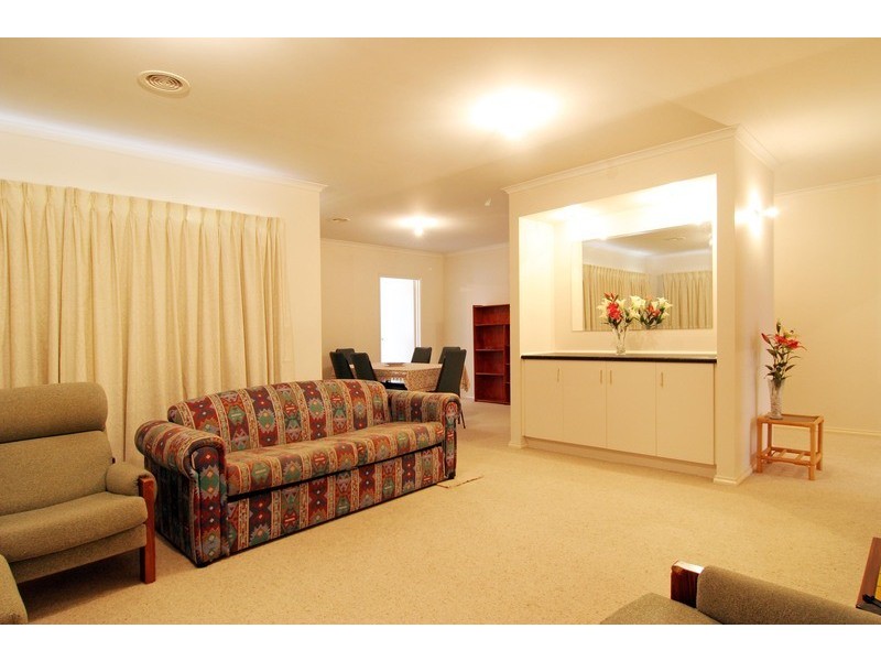 32 Barker Drive, Mooroolbark VIC 3138