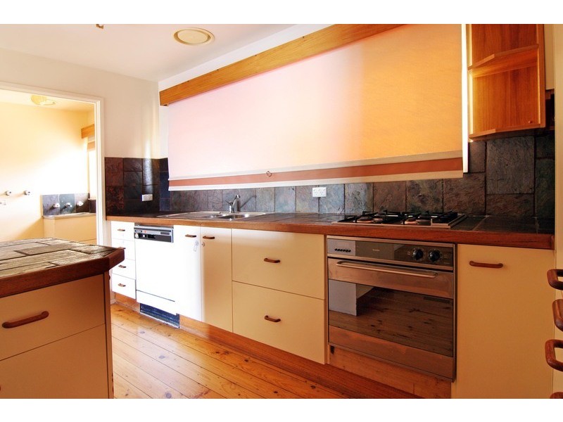 17 Mulduri Crescent, Croydon South VIC 3136