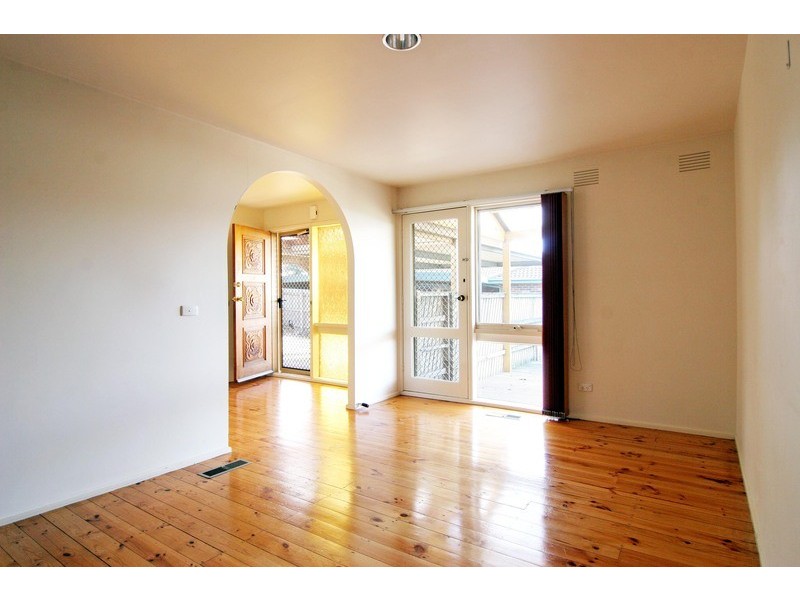 17 Mulduri Crescent, Croydon South VIC 3136