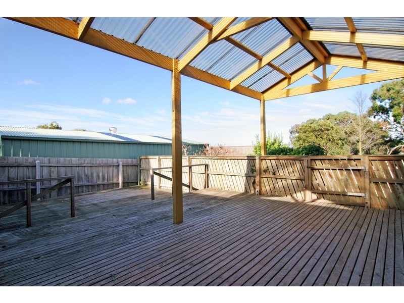 17 Mulduri Crescent, Croydon South VIC 3136