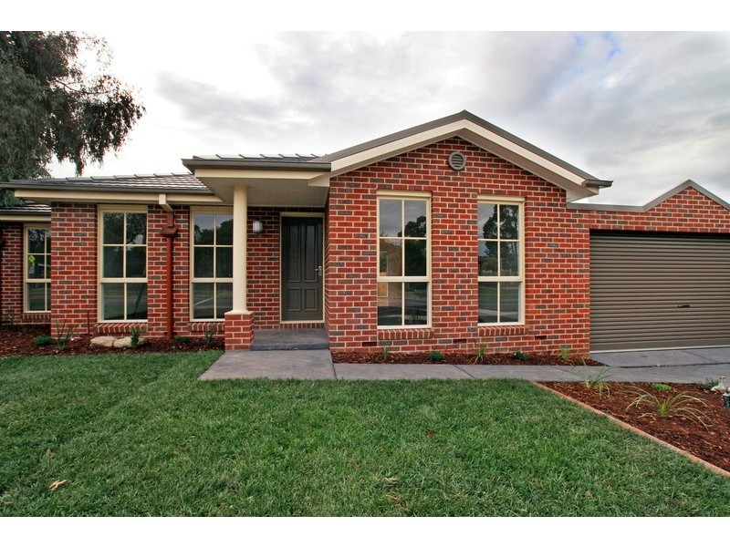 1 Bimbadeen Drive, Mooroolbark VIC 3138