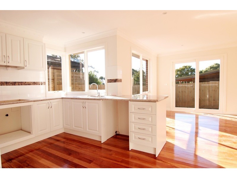 1 Bimbadeen Drive, Mooroolbark VIC 3138