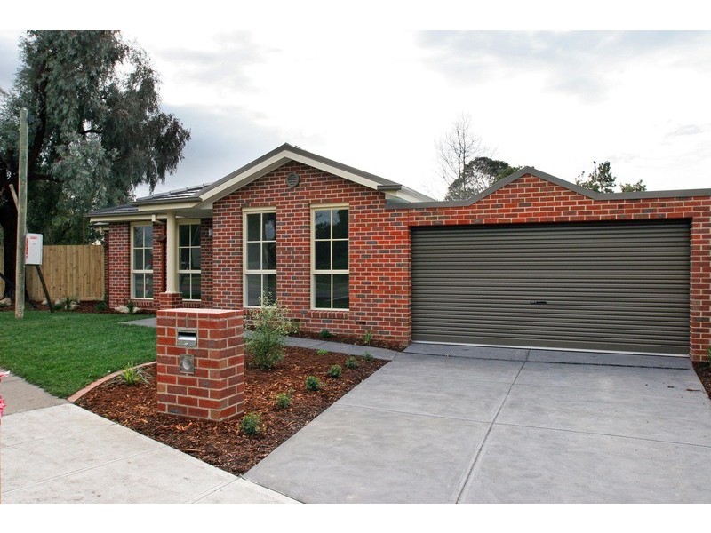 1 Bimbadeen Drive, Mooroolbark VIC 3138