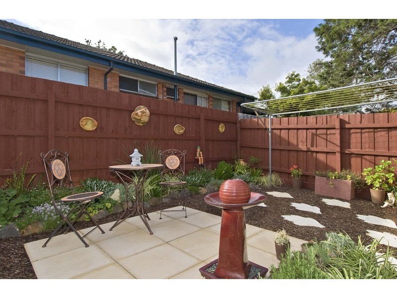 2/65 Hewish Road, Croydon VIC 3136