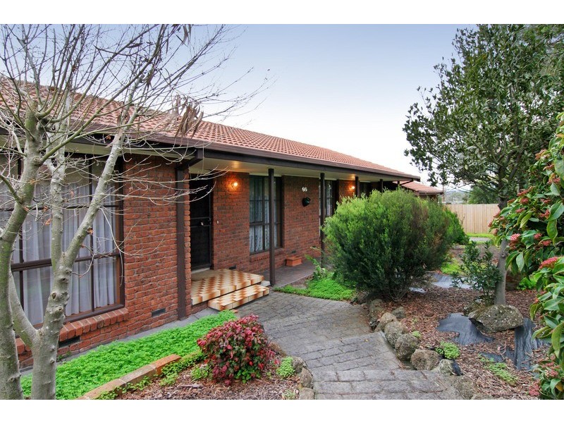 10 Campaspe Drive, Croydon Hills VIC 3136
