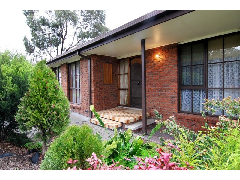 10 Campaspe Drive, Croydon Hills VIC 3136